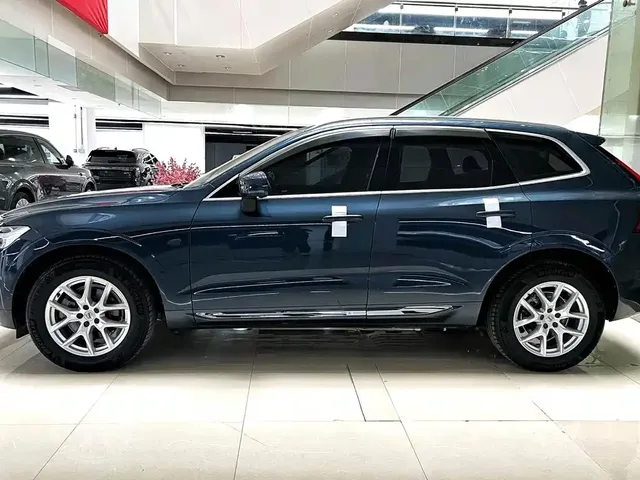2021 Volvo XC60 4WD Luxury
