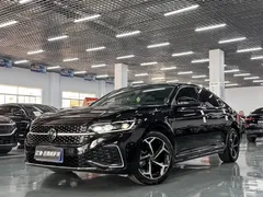 2023 Volkswagen Passat 330TSI Luxury, чёрный — фото 1