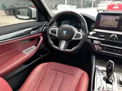 2022 BMW 5 Series 5 530Li M, белый — фото 13