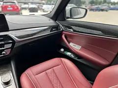 2022 BMW 5 Series 5 530Li M, белый — фото 14