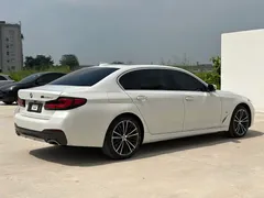 2022 BMW 5 Series 5 530Li M, белый — фото 17