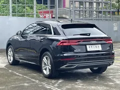 2021 Audi Q8 45 TFSI, чёрный — фото 11