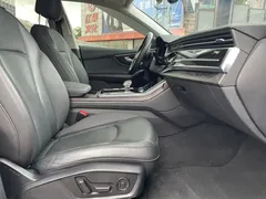 2021 Audi Q8 45 TFSI, чёрный — фото 12