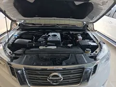 2021 Nissan Navara 2.5L AT 4WD QR25, белый — фото 20