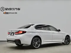 2021 BMW 5 Series 5 530Li M, белый — фото 3