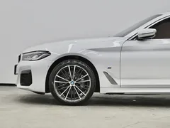 2021 BMW 5 Series 5 530Li M, белый — фото 26