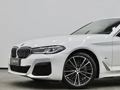 2021 BMW 5 Series 5 530Li M, белый — фото 27