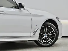 2021 BMW 5 Series 5 530Li M, белый — фото 32