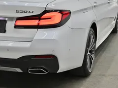 2021 BMW 5 Series 5 530Li M, белый — фото 36