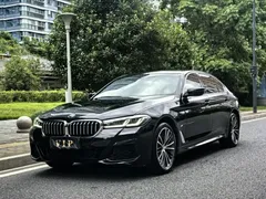 2023 BMW 5 Series 5 530Li M, чёрный — фото 1