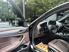 2023 BMW 5 Series 5 530Li M, чёрный — фото 11