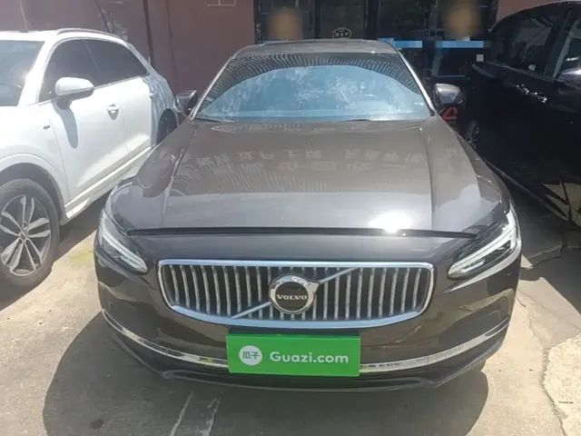 2022 Volvo S90