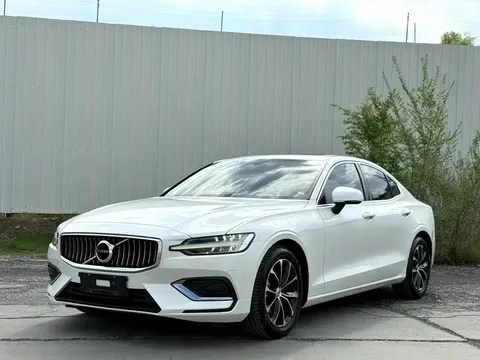 2022 Volvo S60 B4 Luxury