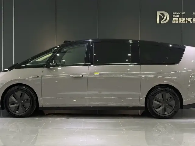 2024 Li Auto MEGA Ultra