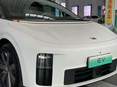 2025 Li Auto i6 4WD Standard, белый — фото 8