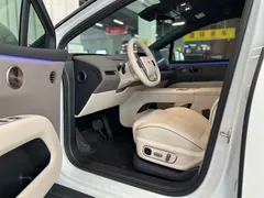 2025 Li Auto i6 4WD Standard, белый — фото 9