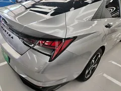 2022 Hyundai Elantra 1.5L CVT LUX Premium — фото 8