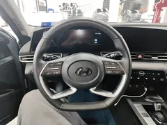 2022 Hyundai Elantra 1.5L CVT LUX Premium — фото 11