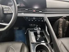 2022 Hyundai Elantra 1.5L CVT LUX Premium — фото 13