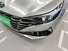 2022 Hyundai Elantra 1.5L CVT LUX Premium — фото 24