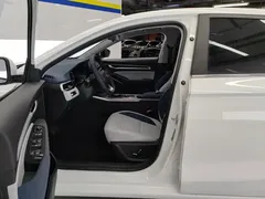 2022 Geely Emgrand 1.5L CVT, белый — фото 9