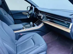 2022 Audi Q7 55 TFSI quattro S line Sport, чёрный — фото 9