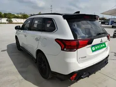 2021 Mitsubishi Outlander 2.4L 4WD 5, белый — фото 5