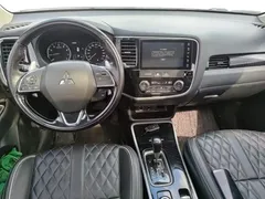 2021 Mitsubishi Outlander 2.4L 4WD 5, белый — фото 10