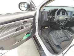 2021 Mitsubishi Outlander 2.4L 4WD 5, белый — фото 16