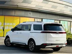 2021 Kia Carnival 2.0T Luxury Tech, белый — фото 4
