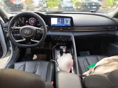 2021 Hyundai Elantra 1.5L CVT LUX Premium, белый — фото 13