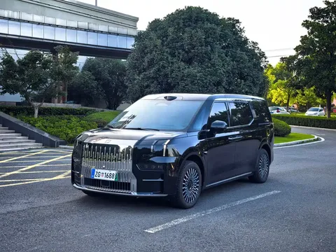 2024 Zeekr 009 6-Seat Executive 4WD 108kWh