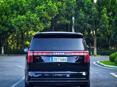 2024 Zeekr 009 6-Seat Executive 4WD 108kWh, чёрный — фото 12