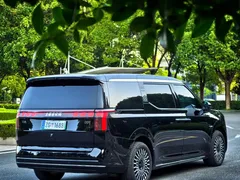 2024 Zeekr 009 6-Seat Executive 4WD 108kWh, чёрный — фото 13