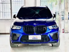 2022 BMW X5 M, синий — фото 2