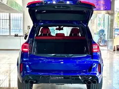 2022 BMW X5 M, синий — фото 11