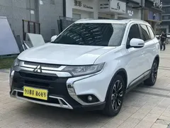 2020 Mitsubishi Outlander 2.0L 2WD 5, белый — фото 1