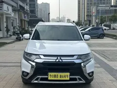 2020 Mitsubishi Outlander 2.0L 2WD 5, белый — фото 2