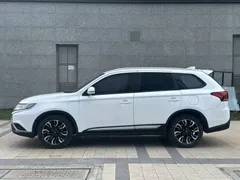 2020 Mitsubishi Outlander 2.0L 2WD 5, белый — фото 3
