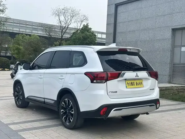 2020 Mitsubishi Outlander 2.0L 2WD 5