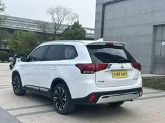 2020 Mitsubishi Outlander 2.0L 2WD 5, белый — фото 4