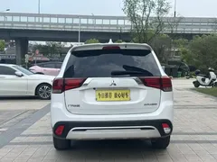 2020 Mitsubishi Outlander 2.0L 2WD 5, белый — фото 5
