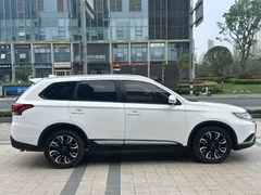 2020 Mitsubishi Outlander 2.0L 2WD 5, белый — фото 6