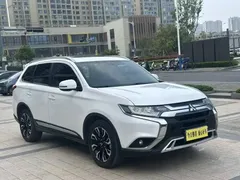 2020 Mitsubishi Outlander 2.0L 2WD 5, белый — фото 7