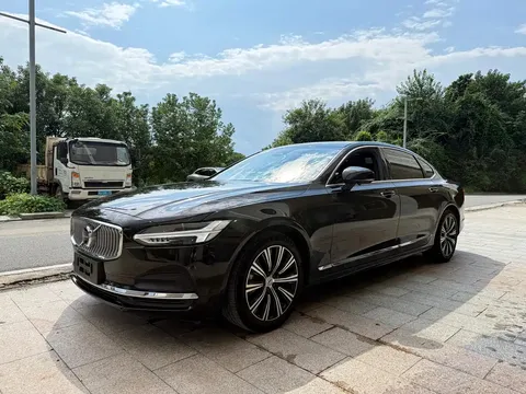 2022 Volvo S90