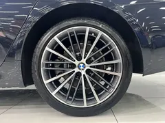 2022 BMW 5 Series 5 530Li M, чёрный — фото 17