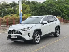 2021 Toyota RAV4 2.0L CVT 4WD PLUS, белый — фото 1