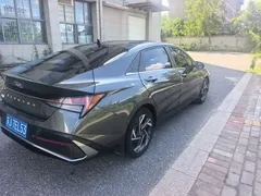 2023 Hyundai Elantra 1.5L CVT LUX Premium — фото 6