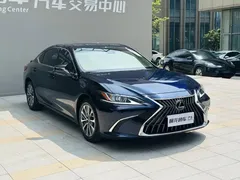 2022 Lexus ES 300h, синий — фото 3