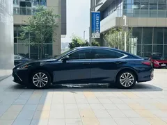 2022 Lexus ES 300h, синий — фото 4